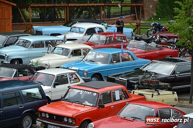 Zdjęcie w galerii na portalu naszraciborz.pl: Uczestnicy VIII Zlotu Pojazdów Zabytkowych zawitali na Zamek Piastowski w Raciborzu wiadomości z regionu