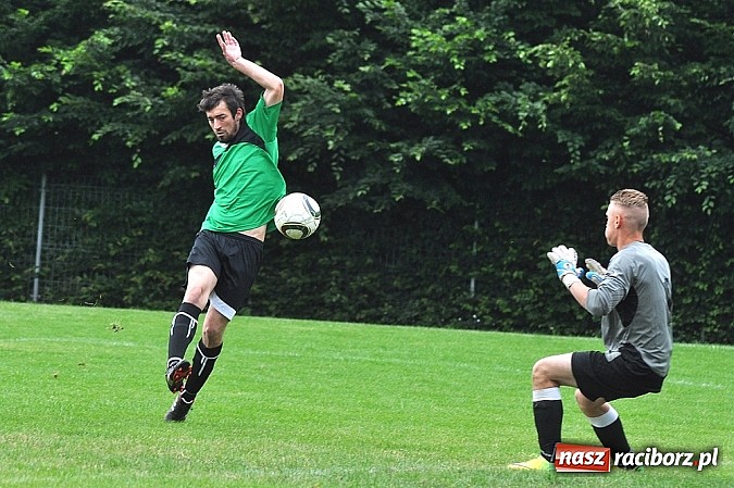 Zdjęcie w galerii na portalu naszraciborz.pl: Unia Racibórz z pucharem prezydenta wiadomości z regionu