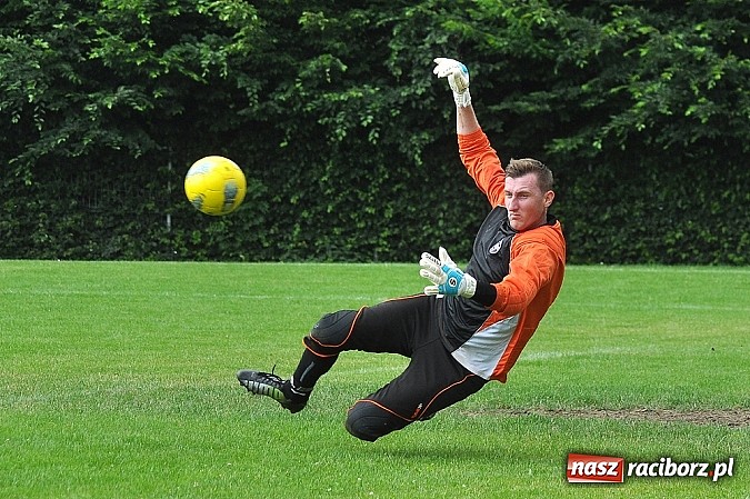 Zdjęcie w galerii na portalu naszraciborz.pl: Unia Racibórz z pucharem prezydenta wiadomości z regionu