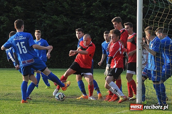 Zdjęcie w galerii na portalu naszraciborz.pl: Unia Racibórz z pucharem prezydenta wiadomości z regionu