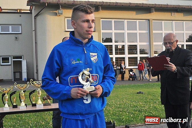 Zdjęcie w galerii na portalu naszraciborz.pl: Unia Racibórz z pucharem prezydenta wiadomości z regionu