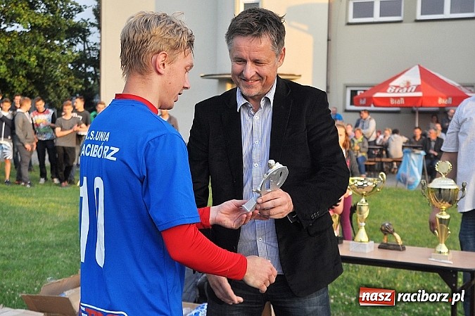 Zdjęcie w galerii na portalu naszraciborz.pl: Unia Racibórz z pucharem prezydenta wiadomości z regionu