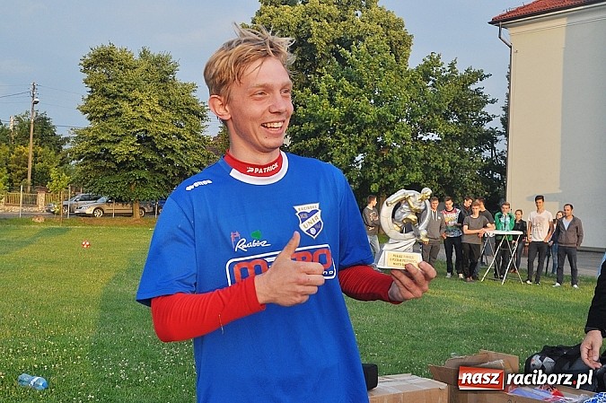 Zdjęcie w galerii na portalu naszraciborz.pl: Unia Racibórz z pucharem prezydenta wiadomości z regionu