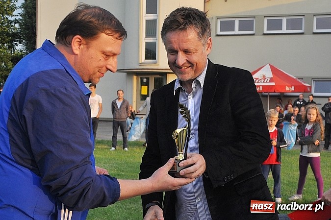 Zdjęcie w galerii na portalu naszraciborz.pl: Unia Racibórz z pucharem prezydenta wiadomości z regionu