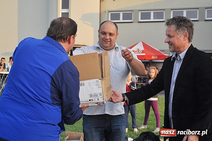 Zdjęcie w galerii na portalu naszraciborz.pl: Unia Racibórz z pucharem prezydenta wiadomości z regionu