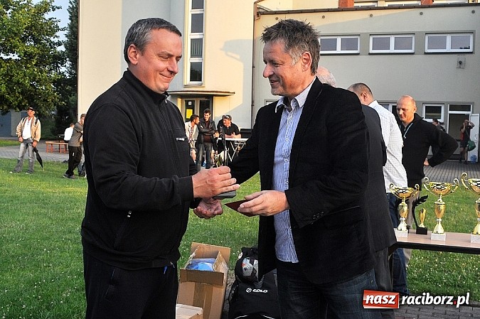 Zdjęcie w galerii na portalu naszraciborz.pl: Unia Racibórz z pucharem prezydenta wiadomości z regionu