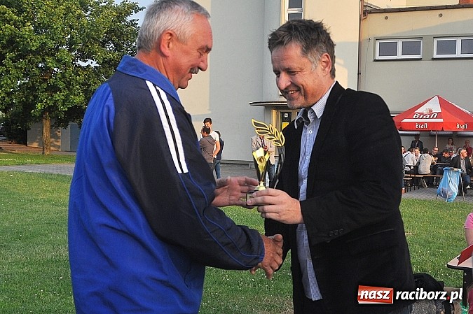 Zdjęcie w galerii na portalu naszraciborz.pl: Unia Racibórz z pucharem prezydenta wiadomości z regionu