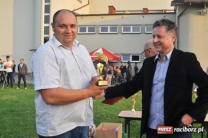 Zdjęcie w galerii na portalu naszraciborz.pl: Unia Racibórz z pucharem prezydenta wiadomości z regionu