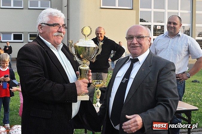 Zdjęcie w galerii na portalu naszraciborz.pl: Unia Racibórz z pucharem prezydenta wiadomości z regionu