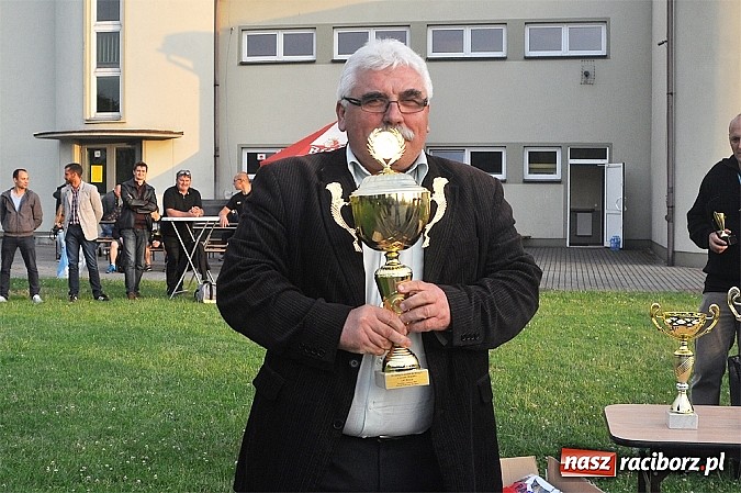 Zdjęcie w galerii na portalu naszraciborz.pl: Unia Racibórz z pucharem prezydenta wiadomości z regionu