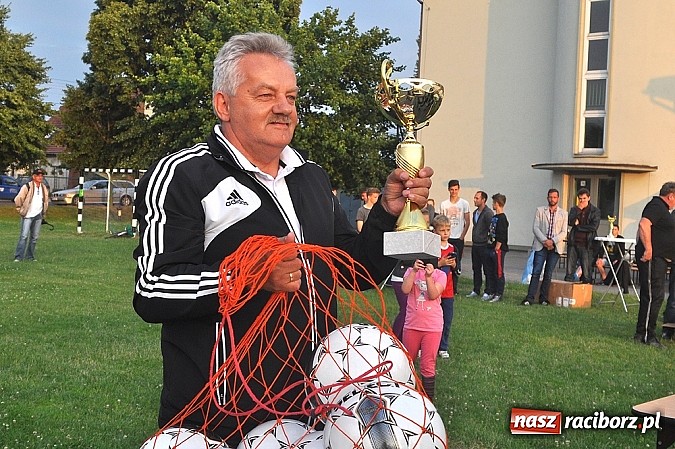 Zdjęcie w galerii na portalu naszraciborz.pl: Unia Racibórz z pucharem prezydenta wiadomości z regionu