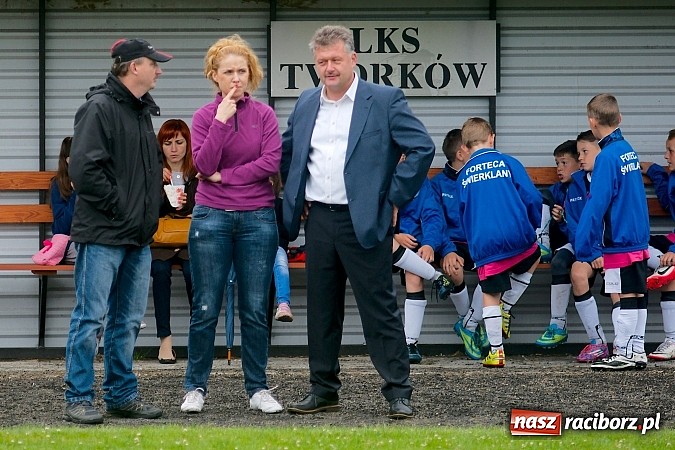Zdjęcie w galerii na portalu naszraciborz.pl: Tworków Cup 2015: Deszczowy drugi dzień piłkarskich zmagań. Naprzód lepszy od Startu. Puchar pojechał do Rydułtów wiadomości z regionu