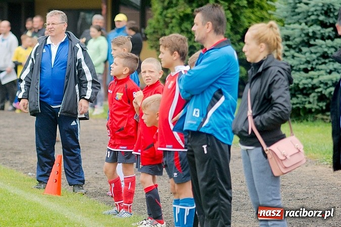 Zdjęcie w galerii na portalu naszraciborz.pl: Tworków Cup 2015: Deszczowy drugi dzień piłkarskich zmagań. Naprzód lepszy od Startu. Puchar pojechał do Rydułtów wiadomości z regionu