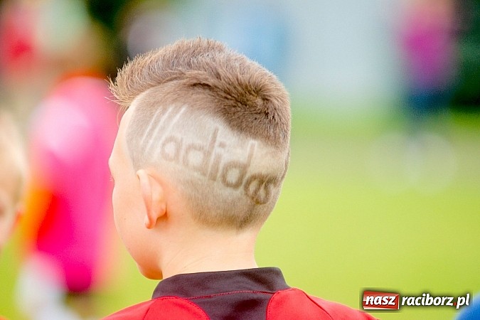 Zdjęcie w galerii na portalu naszraciborz.pl: Tworków Cup 2015: Deszczowy drugi dzień piłkarskich zmagań. Naprzód lepszy od Startu. Puchar pojechał do Rydułtów wiadomości z regionu