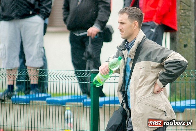 Zdjęcie w galerii na portalu naszraciborz.pl: Tworków Cup 2015: Deszczowy drugi dzień piłkarskich zmagań. Naprzód lepszy od Startu. Puchar pojechał do Rydułtów wiadomości z regionu