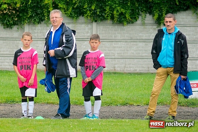 Zdjęcie w galerii na portalu naszraciborz.pl: Tworków Cup 2015: Deszczowy drugi dzień piłkarskich zmagań. Naprzód lepszy od Startu. Puchar pojechał do Rydułtów wiadomości z regionu