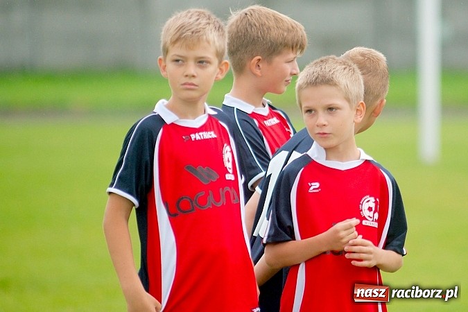 Zdjęcie w galerii na portalu naszraciborz.pl: Tworków Cup 2015: Deszczowy drugi dzień piłkarskich zmagań. Naprzód lepszy od Startu. Puchar pojechał do Rydułtów wiadomości z regionu