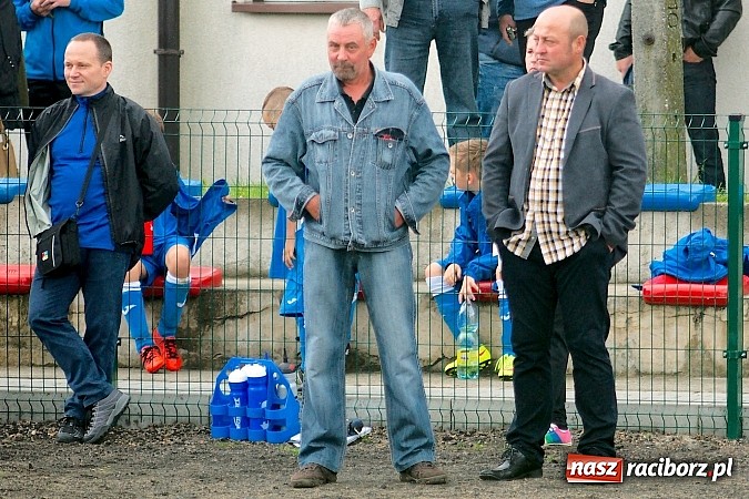 Zdjęcie w galerii na portalu naszraciborz.pl: Tworków Cup 2015: Deszczowy drugi dzień piłkarskich zmagań. Naprzód lepszy od Startu. Puchar pojechał do Rydułtów wiadomości z regionu