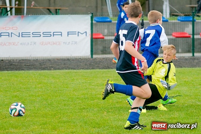 Zdjęcie w galerii na portalu naszraciborz.pl: Tworków Cup 2015: Deszczowy drugi dzień piłkarskich zmagań. Naprzód lepszy od Startu. Puchar pojechał do Rydułtów wiadomości z regionu