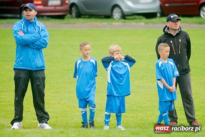 Zdjęcie w galerii na portalu naszraciborz.pl: Tworków Cup 2015: Deszczowy drugi dzień piłkarskich zmagań. Naprzód lepszy od Startu. Puchar pojechał do Rydułtów wiadomości z regionu