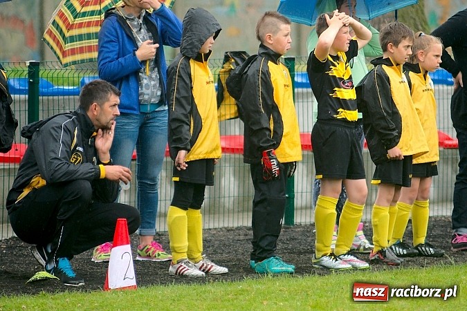 Zdjęcie w galerii na portalu naszraciborz.pl: Tworków Cup 2015: Deszczowy drugi dzień piłkarskich zmagań. Naprzód lepszy od Startu. Puchar pojechał do Rydułtów wiadomości z regionu