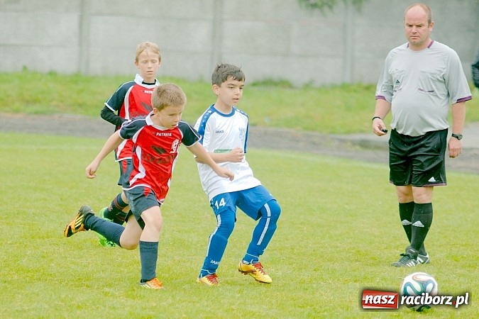 Zdjęcie w galerii na portalu naszraciborz.pl: Tworków Cup 2015: Deszczowy drugi dzień piłkarskich zmagań. Naprzód lepszy od Startu. Puchar pojechał do Rydułtów wiadomości z regionu