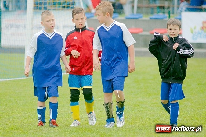 Zdjęcie w galerii na portalu naszraciborz.pl: Tworków Cup 2015: Deszczowy drugi dzień piłkarskich zmagań. Naprzód lepszy od Startu. Puchar pojechał do Rydułtów wiadomości z regionu