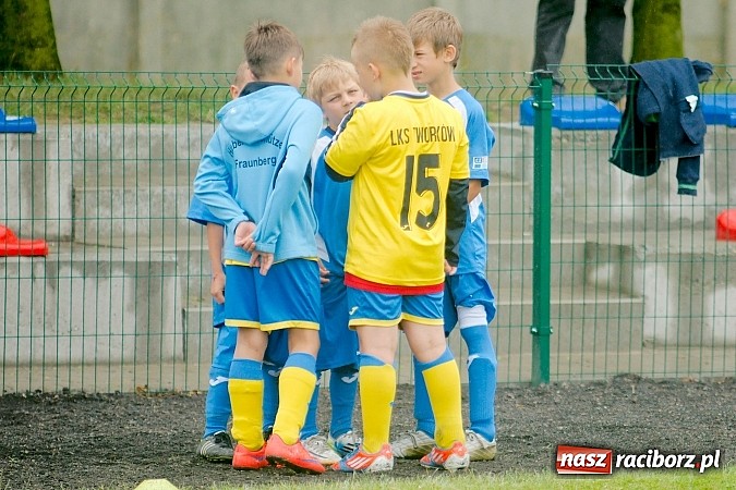 Zdjęcie w galerii na portalu naszraciborz.pl: Tworków Cup 2015: Deszczowy drugi dzień piłkarskich zmagań. Naprzód lepszy od Startu. Puchar pojechał do Rydułtów wiadomości z regionu