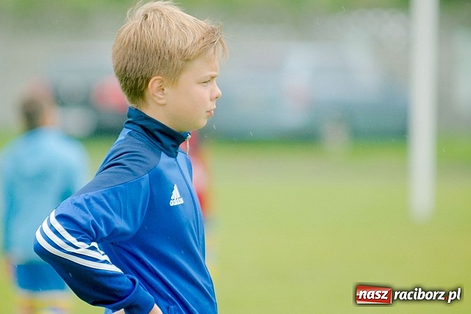 Zdjęcie w galerii na portalu naszraciborz.pl: Tworków Cup 2015: Deszczowy drugi dzień piłkarskich zmagań. Naprzód lepszy od Startu. Puchar pojechał do Rydułtów wiadomości z regionu