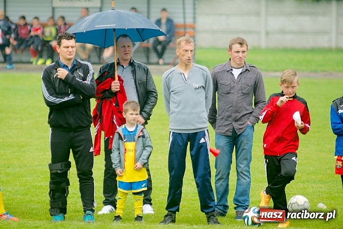 Zdjęcie w galerii na portalu naszraciborz.pl: Tworków Cup 2015: Deszczowy drugi dzień piłkarskich zmagań. Naprzód lepszy od Startu. Puchar pojechał do Rydułtów wiadomości z regionu