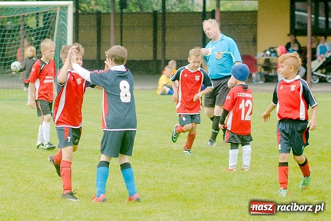 Zdjęcie w galerii na portalu naszraciborz.pl: Tworków Cup 2015: Deszczowy drugi dzień piłkarskich zmagań. Naprzód lepszy od Startu. Puchar pojechał do Rydułtów wiadomości z regionu