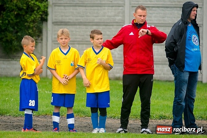 Zdjęcie w galerii na portalu naszraciborz.pl: Tworków Cup 2015: Deszczowy drugi dzień piłkarskich zmagań. Naprzód lepszy od Startu. Puchar pojechał do Rydułtów wiadomości z regionu