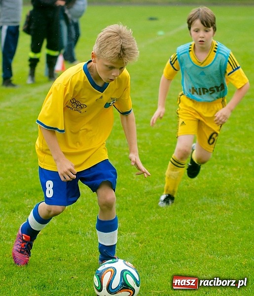 Zdjęcie w galerii na portalu naszraciborz.pl: Tworków Cup 2015: Deszczowy drugi dzień piłkarskich zmagań. Naprzód lepszy od Startu. Puchar pojechał do Rydułtów wiadomości z regionu