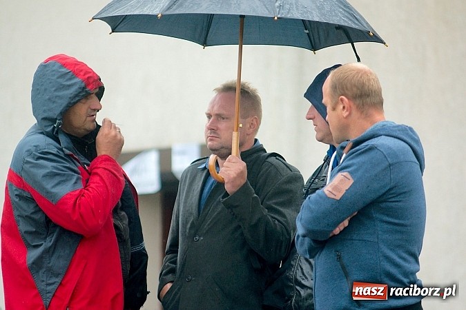 Zdjęcie w galerii na portalu naszraciborz.pl: Tworków Cup 2015: Deszczowy drugi dzień piłkarskich zmagań. Naprzód lepszy od Startu. Puchar pojechał do Rydułtów wiadomości z regionu