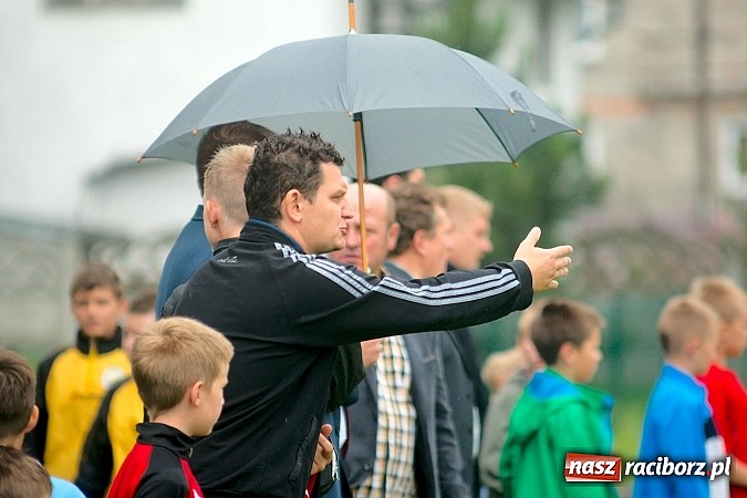 Zdjęcie w galerii na portalu naszraciborz.pl: Tworków Cup 2015: Deszczowy drugi dzień piłkarskich zmagań. Naprzód lepszy od Startu. Puchar pojechał do Rydułtów wiadomości z regionu