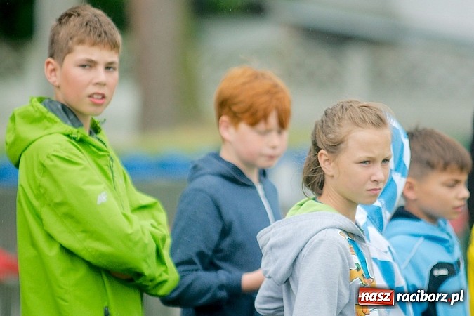 Zdjęcie w galerii na portalu naszraciborz.pl: Tworków Cup 2015: Deszczowy drugi dzień piłkarskich zmagań. Naprzód lepszy od Startu. Puchar pojechał do Rydułtów wiadomości z regionu