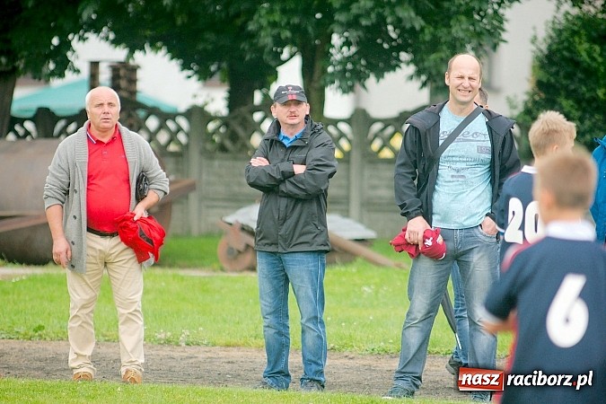 Zdjęcie w galerii na portalu naszraciborz.pl: Tworków Cup 2015: Deszczowy drugi dzień piłkarskich zmagań. Naprzód lepszy od Startu. Puchar pojechał do Rydułtów wiadomości z regionu