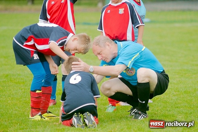 Zdjęcie w galerii na portalu naszraciborz.pl: Tworków Cup 2015: Deszczowy drugi dzień piłkarskich zmagań. Naprzód lepszy od Startu. Puchar pojechał do Rydułtów wiadomości z regionu