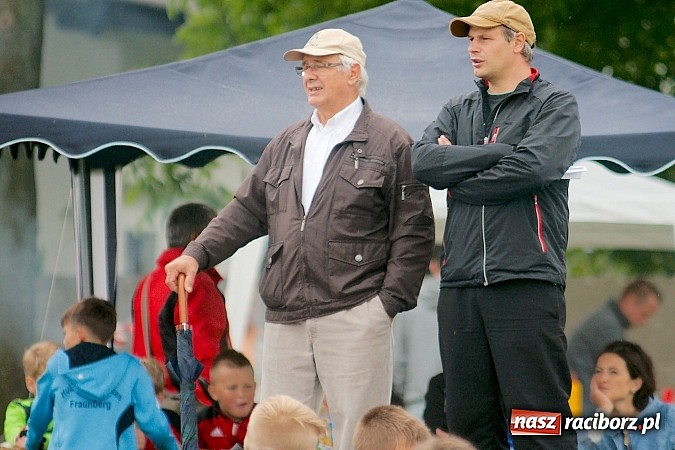 Zdjęcie w galerii na portalu naszraciborz.pl: Tworków Cup 2015: Deszczowy drugi dzień piłkarskich zmagań. Naprzód lepszy od Startu. Puchar pojechał do Rydułtów wiadomości z regionu