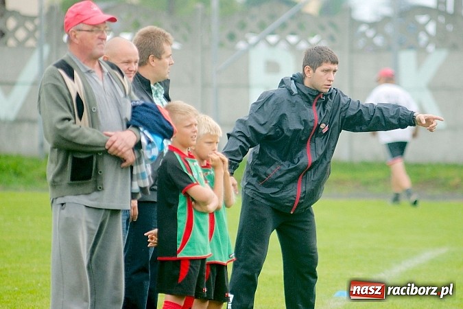 Zdjęcie w galerii na portalu naszraciborz.pl: Tworków Cup 2015: Deszczowy drugi dzień piłkarskich zmagań. Naprzód lepszy od Startu. Puchar pojechał do Rydułtów wiadomości z regionu