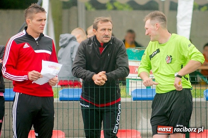 Zdjęcie w galerii na portalu naszraciborz.pl: Tworków Cup 2015: Deszczowy drugi dzień piłkarskich zmagań. Naprzód lepszy od Startu. Puchar pojechał do Rydułtów wiadomości z regionu