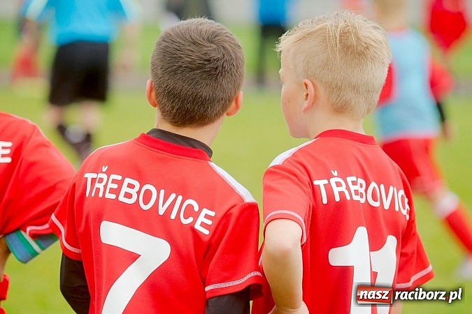 Zdjęcie w galerii na portalu naszraciborz.pl: Tworków Cup 2015: Deszczowy drugi dzień piłkarskich zmagań. Naprzód lepszy od Startu. Puchar pojechał do Rydułtów wiadomości z regionu