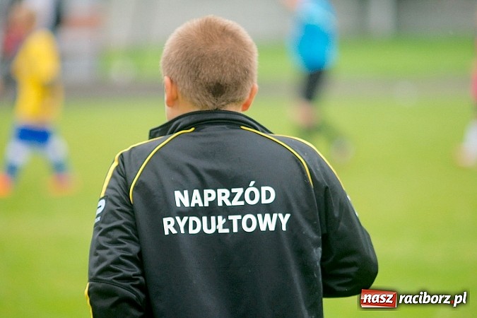 Zdjęcie w galerii na portalu naszraciborz.pl: Tworków Cup 2015: Deszczowy drugi dzień piłkarskich zmagań. Naprzód lepszy od Startu. Puchar pojechał do Rydułtów wiadomości z regionu