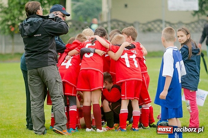 Zdjęcie w galerii na portalu naszraciborz.pl: Tworków Cup 2015: Deszczowy drugi dzień piłkarskich zmagań. Naprzód lepszy od Startu. Puchar pojechał do Rydułtów wiadomości z regionu