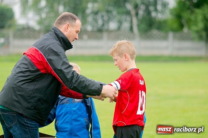Zdjęcie w galerii na portalu naszraciborz.pl: Tworków Cup 2015: Deszczowy drugi dzień piłkarskich zmagań. Naprzód lepszy od Startu. Puchar pojechał do Rydułtów wiadomości z regionu