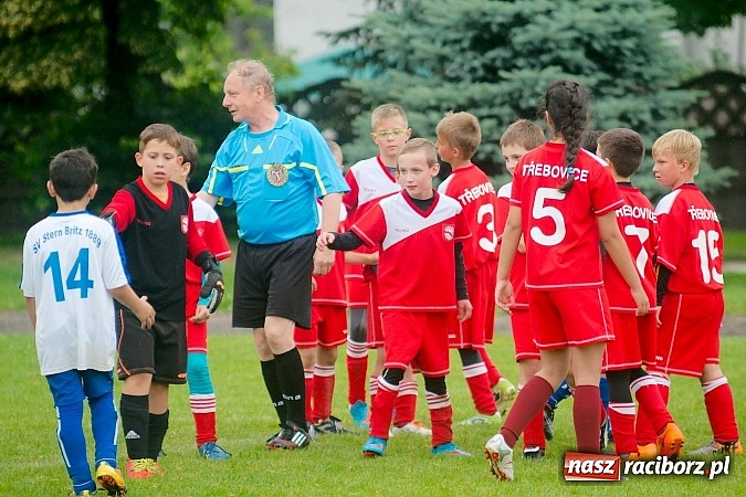 Zdjęcie w galerii na portalu naszraciborz.pl: Tworków Cup 2015: Deszczowy drugi dzień piłkarskich zmagań. Naprzód lepszy od Startu. Puchar pojechał do Rydułtów wiadomości z regionu