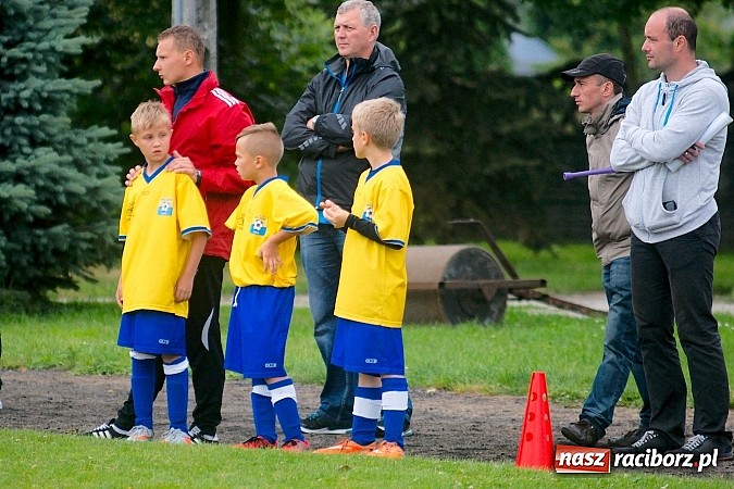 Zdjęcie w galerii na portalu naszraciborz.pl: Tworków Cup 2015: Deszczowy drugi dzień piłkarskich zmagań. Naprzód lepszy od Startu. Puchar pojechał do Rydułtów wiadomości z regionu