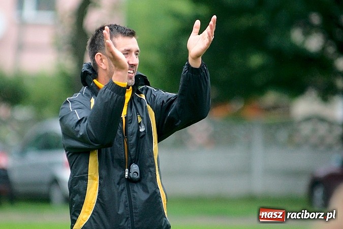 Zdjęcie w galerii na portalu naszraciborz.pl: Tworków Cup 2015: Deszczowy drugi dzień piłkarskich zmagań. Naprzód lepszy od Startu. Puchar pojechał do Rydułtów wiadomości z regionu