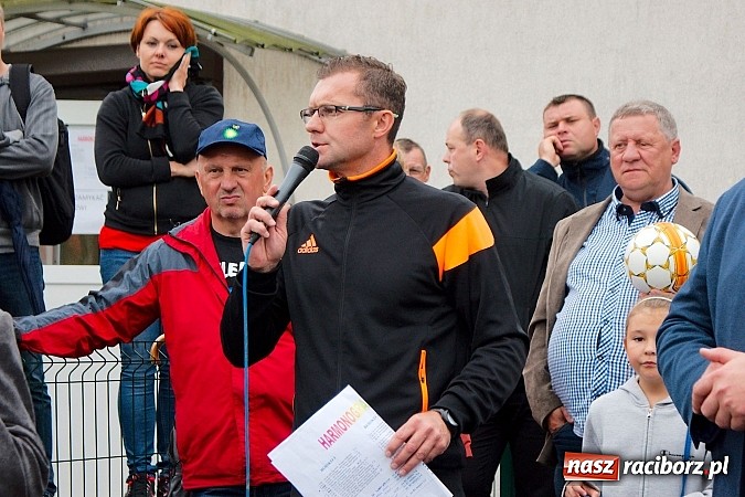Zdjęcie w galerii na portalu naszraciborz.pl: Tworków Cup 2015: Deszczowy drugi dzień piłkarskich zmagań. Naprzód lepszy od Startu. Puchar pojechał do Rydułtów wiadomości z regionu