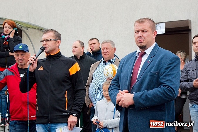 Zdjęcie w galerii na portalu naszraciborz.pl: Tworków Cup 2015: Deszczowy drugi dzień piłkarskich zmagań. Naprzód lepszy od Startu. Puchar pojechał do Rydułtów wiadomości z regionu